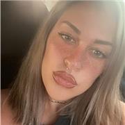 Soy Érika, tengo 22 años y vivo en Huelva Capital. Doy clases de todas las asignaturas hasta 2° de Bachillerato de la rama de Ciencias Sociales, exceptuando Economía y Matemáticas, que esta última al nivel de la ESO. Tengo el certificado B2 de Inglés y B1